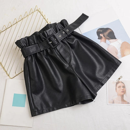 Leather ruffle shorts