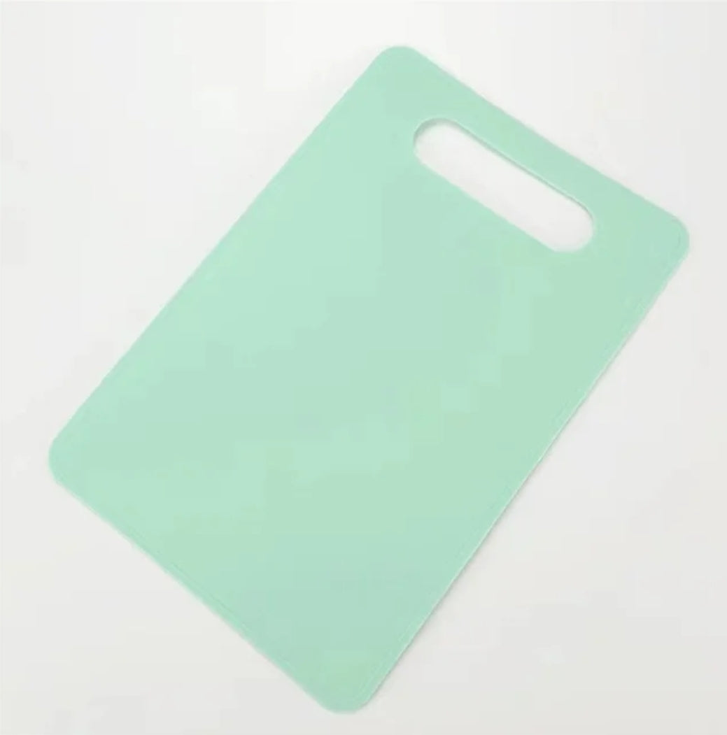 Plastic chopping board