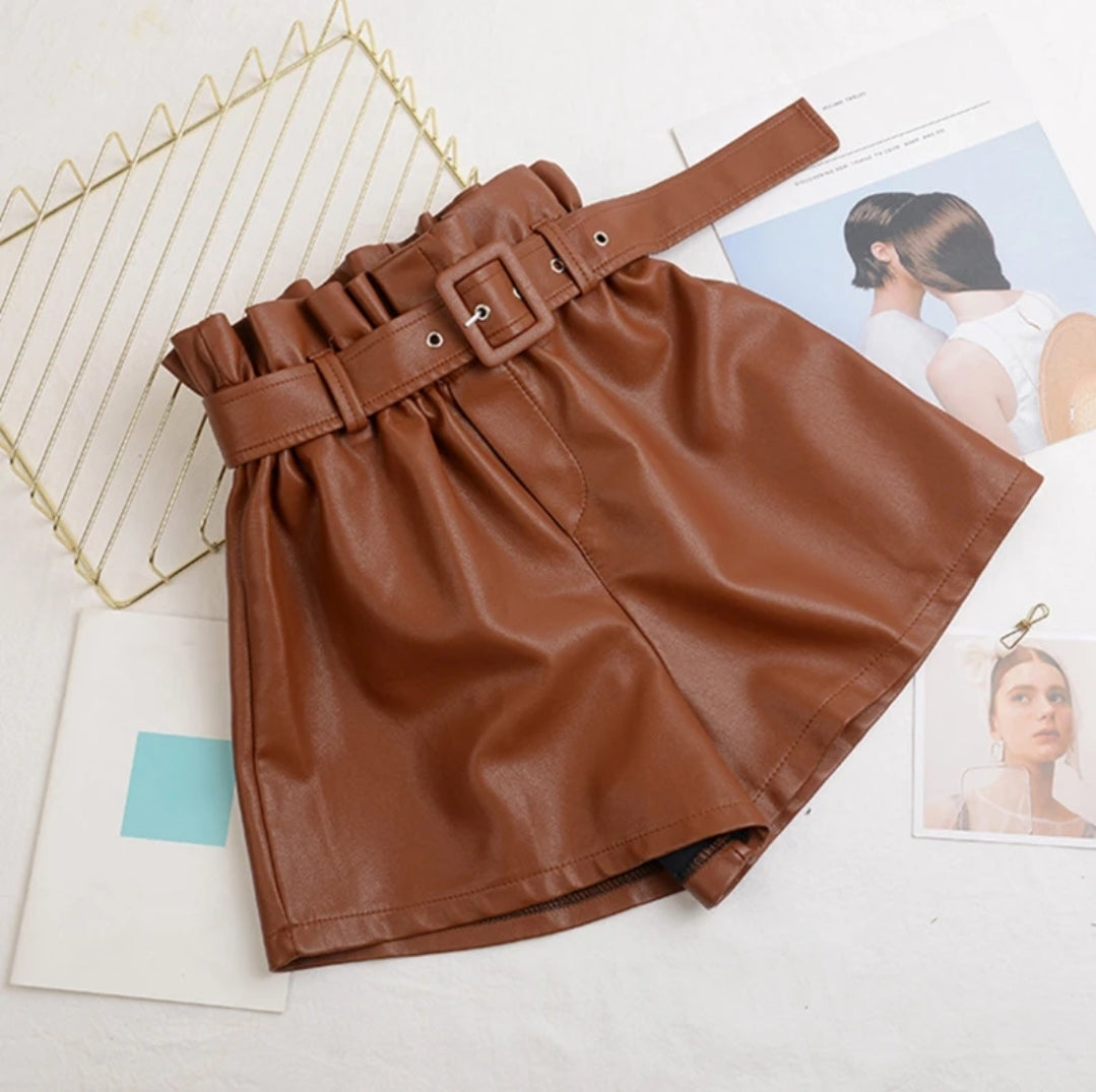 Leather ruffle shorts