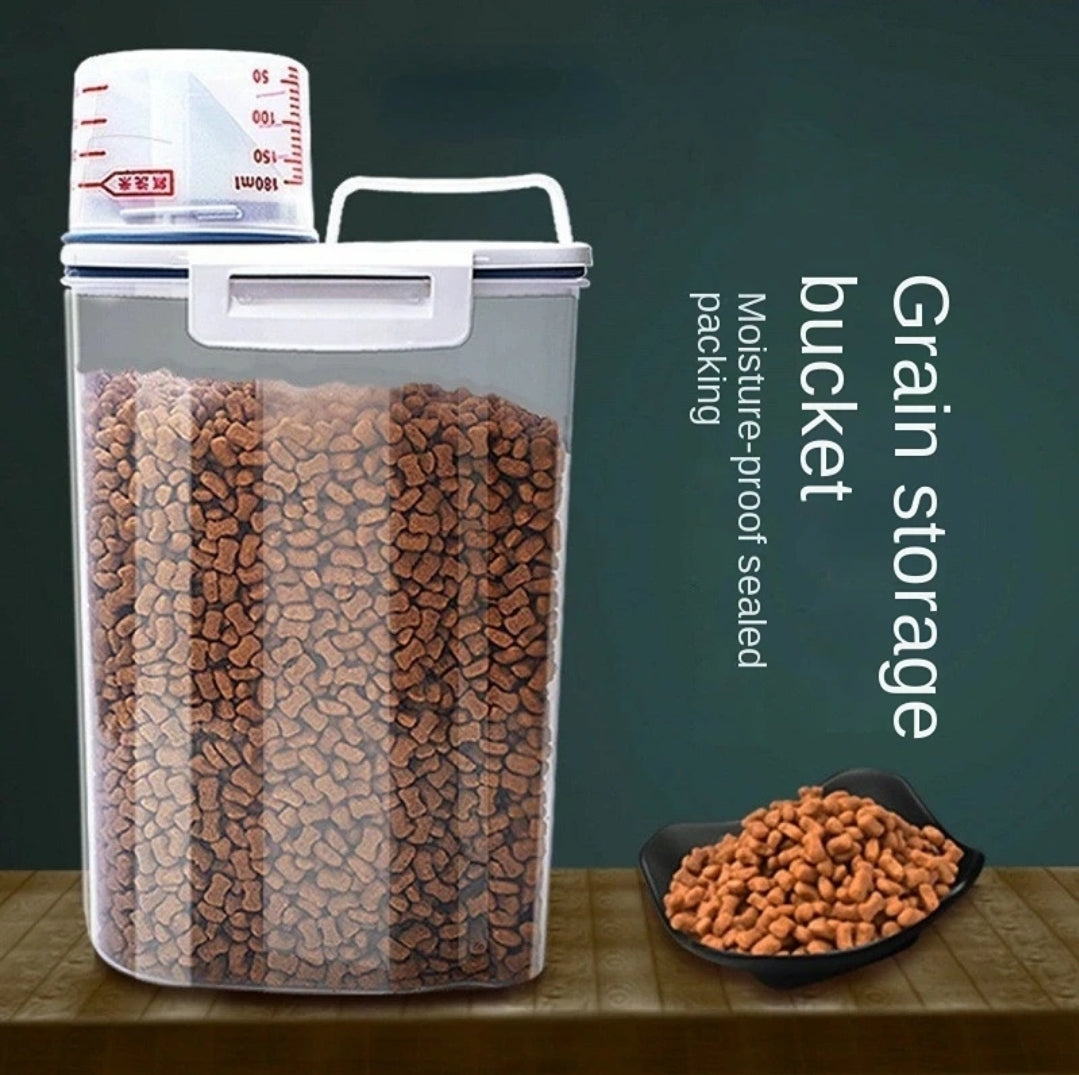 Pet food container