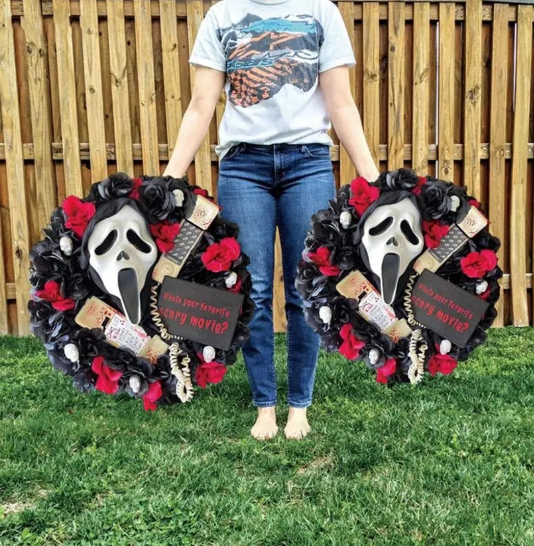 Halloween scream wreath